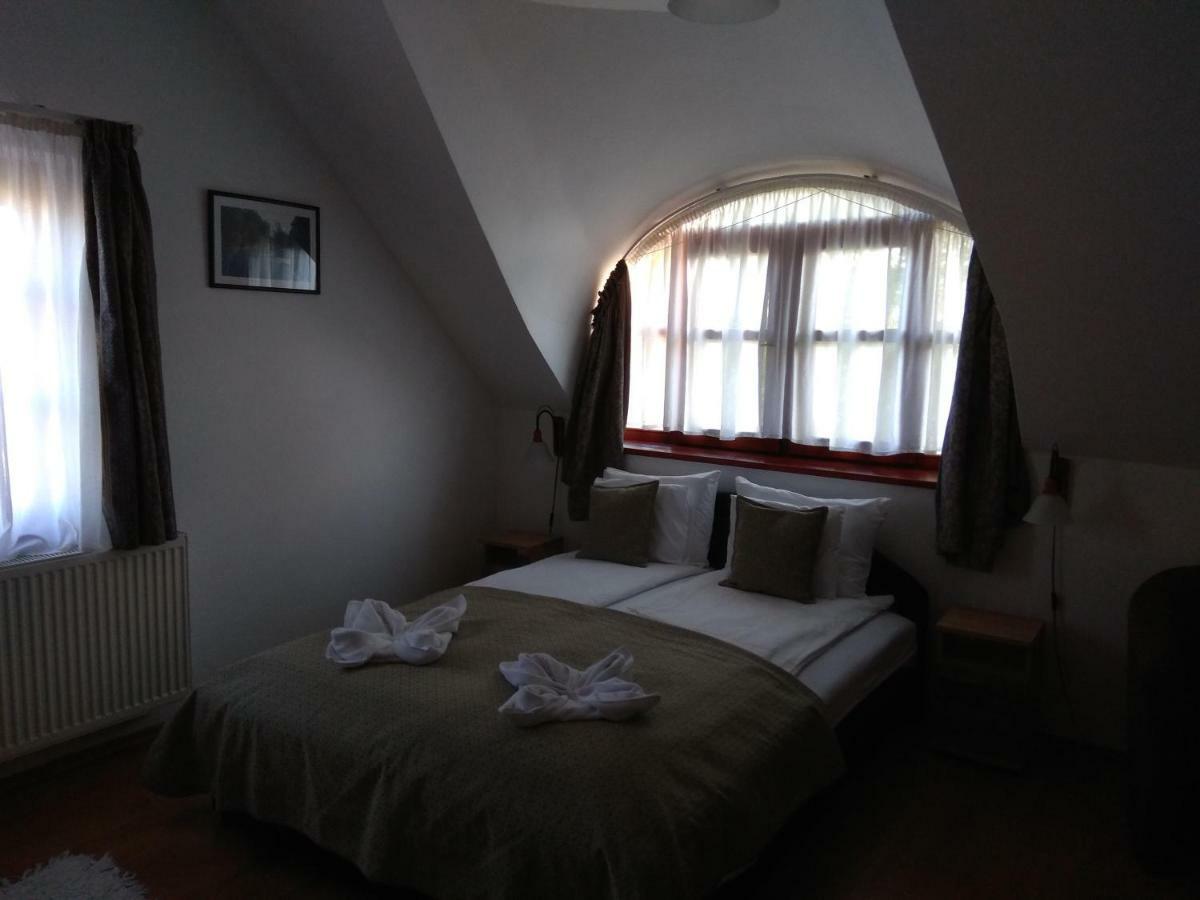 Nadas Panzio Tiszafüred Buitenkant foto