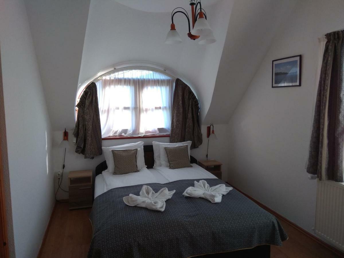 Nadas Panzio Tiszafüred Buitenkant foto