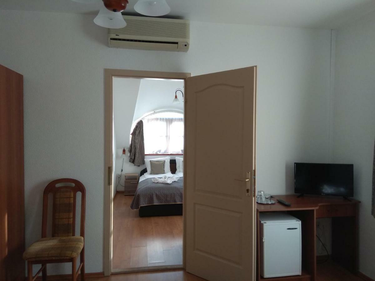 Nadas Panzio Tiszafüred Buitenkant foto
